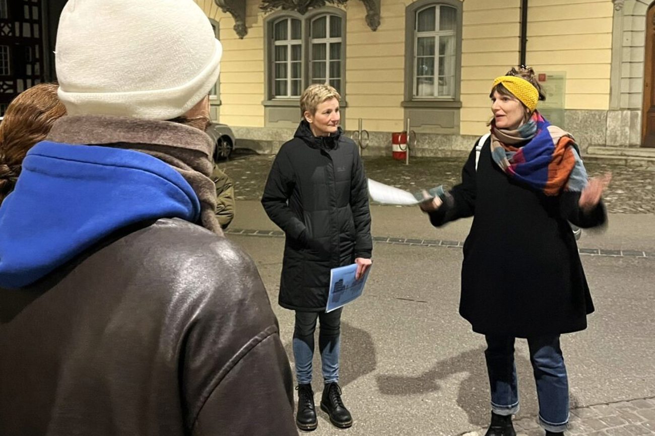 Sozialarbeiterin Salome Scheiben (rechts) und Susanne Braun (links) von Caritas möchten die Menschen im Thurgau für das Thema «Armut» sensibilisieren. (Bild: zVg)