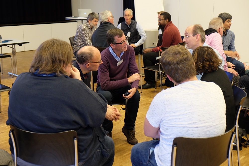 An der 5. Ittinger Tagung für Gemeinden des Aufbruchs kann sowohl der Austausch in Gruppen als auch in einer grösseren Runde erfolgen. (Bild: Heinz Fäh)
