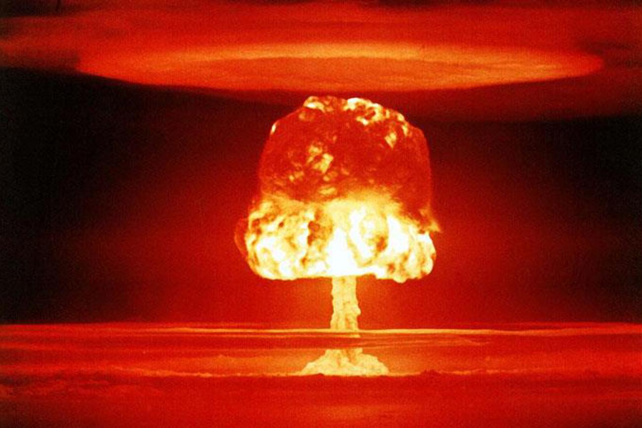 Im Rahmen der Operation «Castle» führten die USA 1954 eine Kernwaffentestserie durch. Hier die Explosion der Bombe «Romeo» am 27. März im Pazifik. | wikimedia