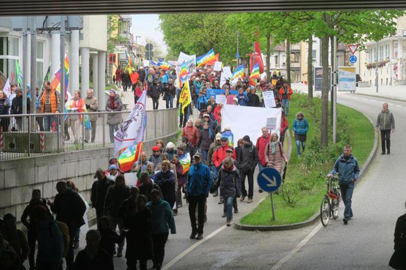 Am diesjährigen Bodensee-Ostermarsch demonstrierten Friedensaktivisten aus der Schweiz, Deutschland und Österreich gegen Aufrüstung und Krieg. | Alle Bilder: Andreas Schwendener