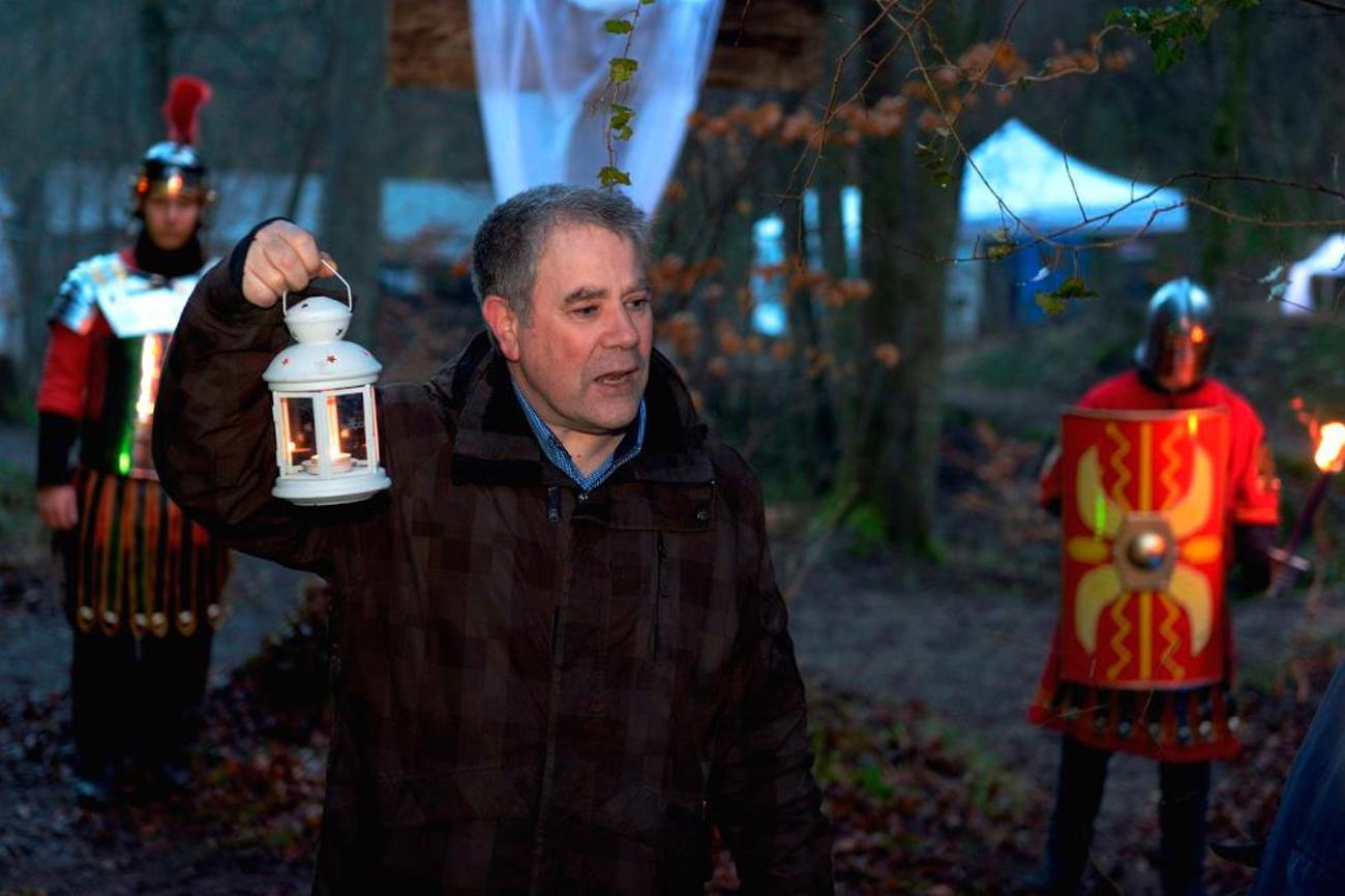 Pfarrer Bruno Waldvogel vor drei Jahren auf dem Passionsweg durch die Teufelsschlucht bei Hägendorf.