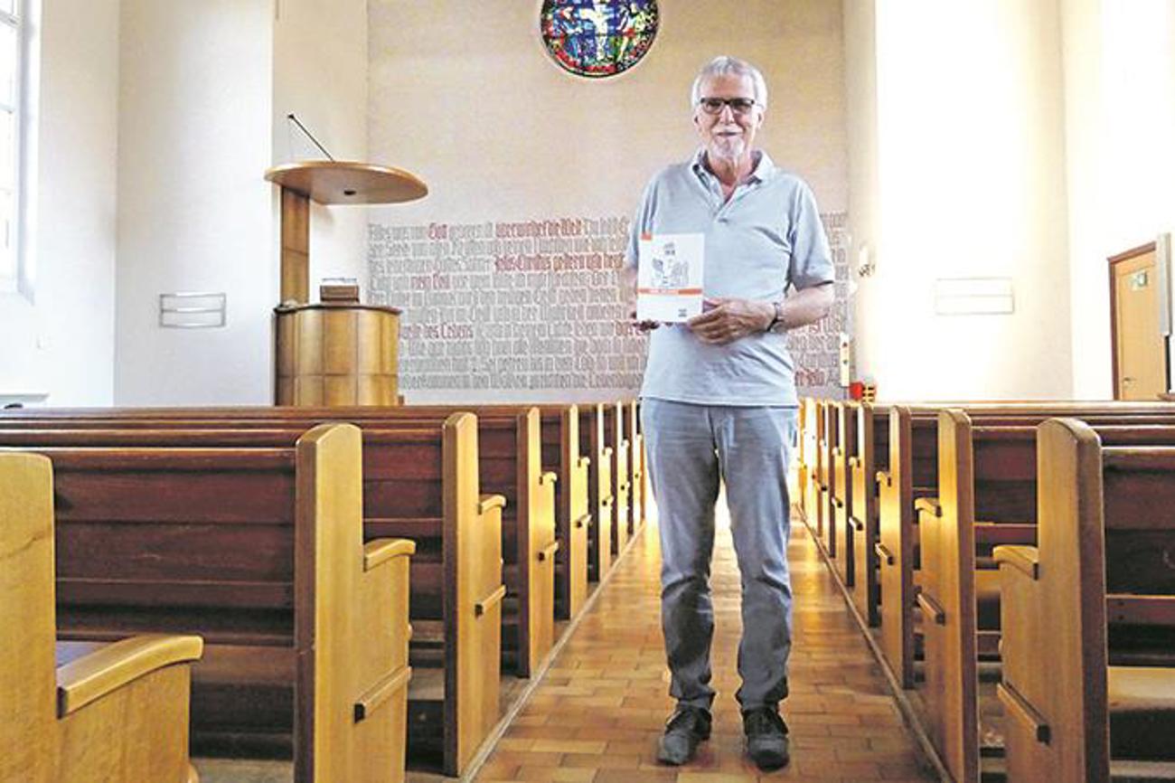 Er weiss mehr über die Geschichte der Reidner Kirche als andere: Der pensionierte Lehrer Heinz Kägi.|zvg