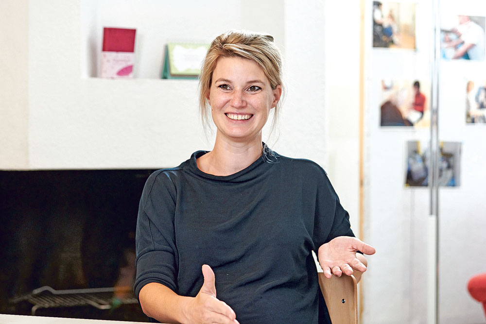 Friederike Rass ist Gesamtleiterin des Sozialwerk Pfarrer Sieber, sie hat Theologie studiert und in Religionsphilosophie promoviert. Sie verfügt über einen Executive MBA der Hochschule St. Gallen. | Foto: Gion Pfander