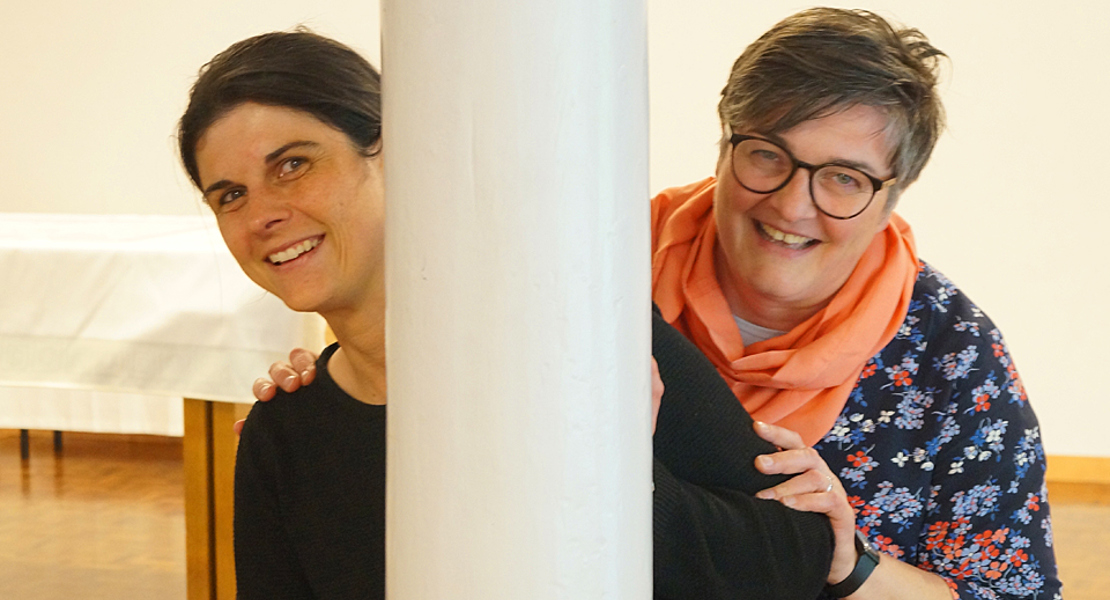 Tabea Dokter (l.) und Stephanie Schildknecht macht es Spass, mit Kindern ein Musical einzustudieren. (Bild: Detlef Kissner)