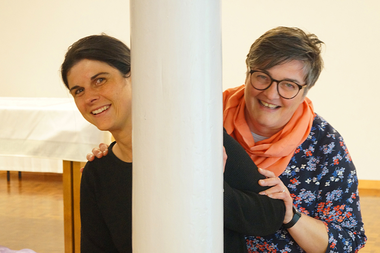 Tabea Dokter (l.) und Stephanie Schildknecht macht es Spass, mit Kindern ein Musical einzustudieren. (Bild: Detlef Kissner)