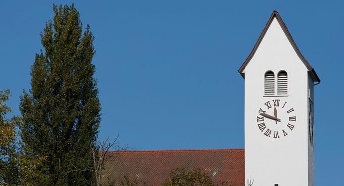 In der Aargauer Kirchgemeinde Frick ist es schon fünf vor zwölf: Weil die Kirchenpflege nur noch aus drei Mitgliedern bestand, musste die Aargauer Landeskirche einen Kurator einsetzen. | Roland Zumbuehl/Wikimedia