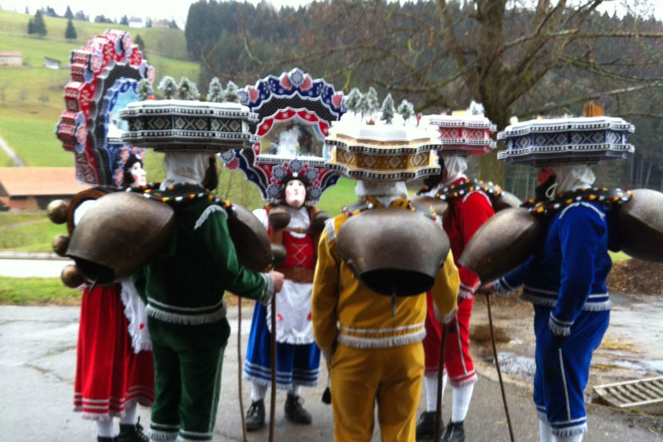 Im heiligen Kreis zusammenstehen und mit dem Zäuerli den guten Energien rufen. So würde es ein nepalischer Schamane sagen. Foto: Judith Husistein Im heiligen Kreis zusammenstehen und mit dem Zäuerli den guten Energien rufen. So würde es ein nepalischer Schamane sagen. Foto: Judith Husistein