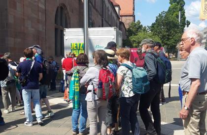 Schlangestehen am Deutschen Evangelischen Kirchentag in Nürnberg. Schlangestehen am Deutschen Evangelischen Kirchentag in Nürnberg.