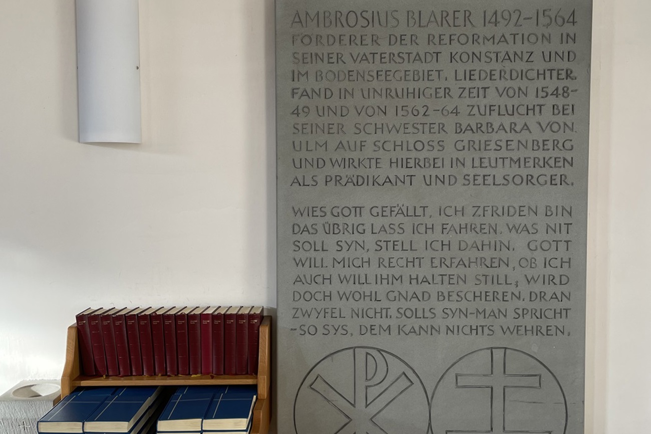 Gedenktafel für Reformator Ambrosius Blarer in der Kirche Leutmerken. (Bild: Manuel Ditthardt)