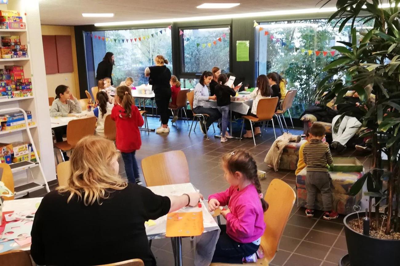Die Arche Kreuzlingen bietet freies Basteln und Spielen, aber auch betreute Hausaufgabenhilfe an.