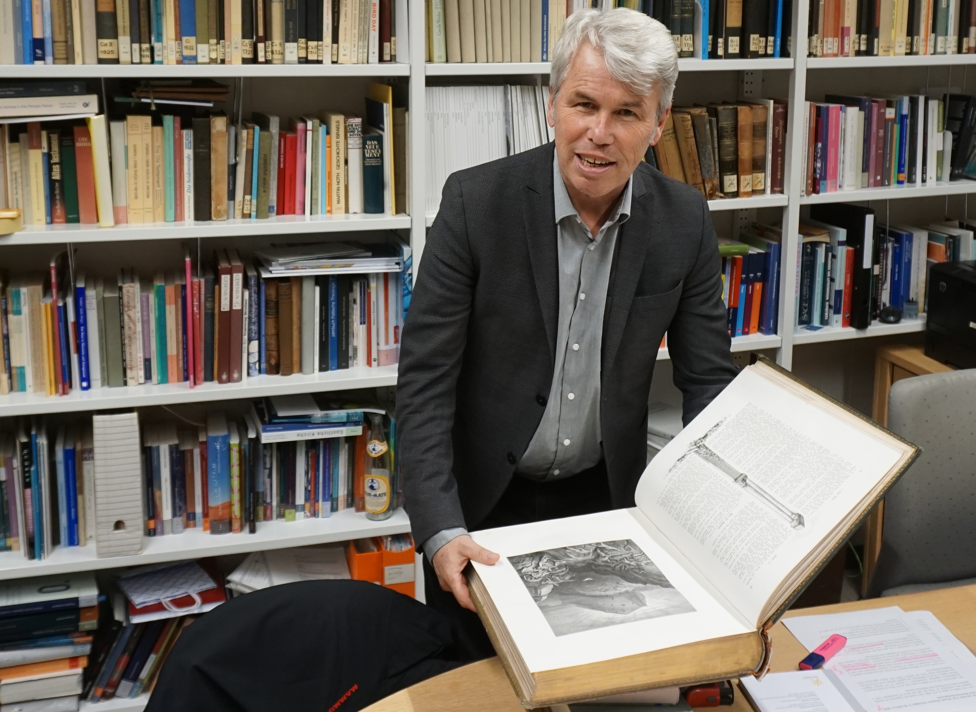 «Die Bibel hat es nicht nötig, dass man sie auf einen heiligen Sockel stellt»