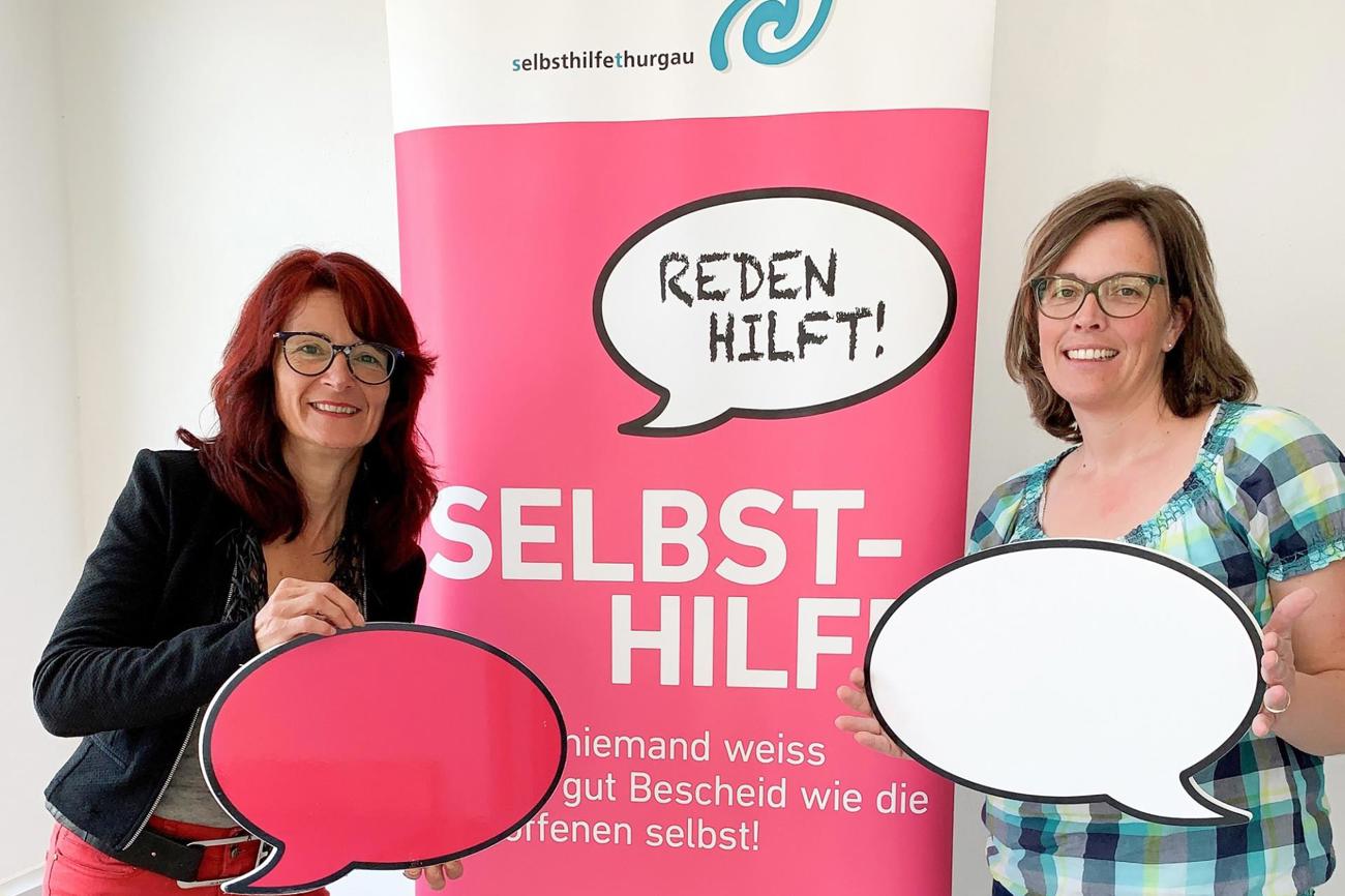 Regina Pauli (links) zählt als Stellenleiterin von Selbsthilfe Thurgau bei der Vermittlung von Angeboten auf die tatkräftige
Unterstützung von Monica Loretan. (Bild: zVg)