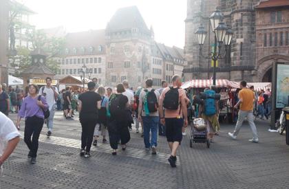 Leute in der Nürnberger Altstadt. Leute in der Nürnberger Altstadt.