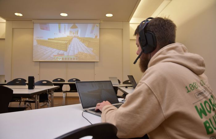 Gott am Computer loben