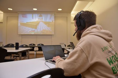 Gott am Computer loben
