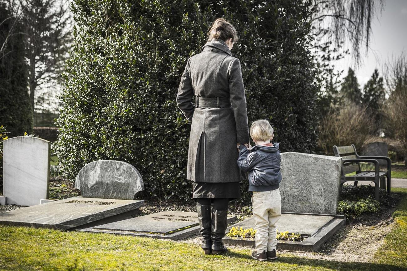 Abdankungen werden nicht nur individueller. Sie wandeln sich immer mehr vom öffentlichen zum fast privaten Anlass.  (Bild: AdobeStock / bramgino)