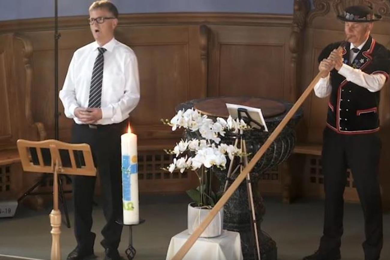 Wilfried Bührer und Samuel Kunz interpretieren das Unser Vater mit Gesang und Alphorn. (Bild: pd)