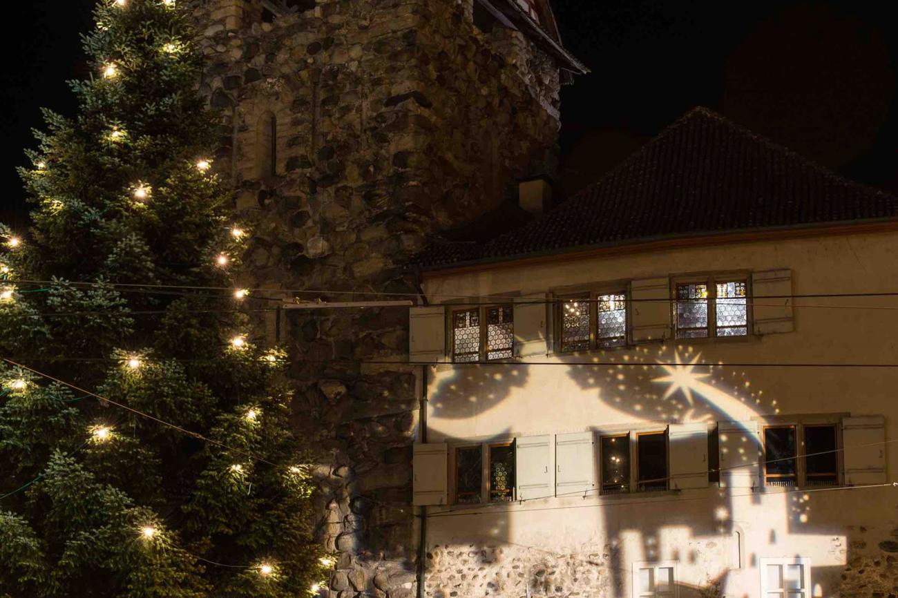 Spiel mit Licht und Schatten: Frauenfeld hat zu Beginn der Adventszeit die neue Weihnachtsbeleuchtung eingeweiht.