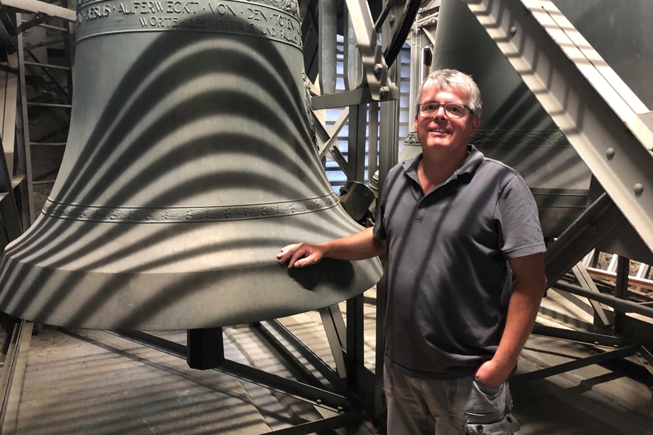 Bruno Blaser, Mesmer der Kirchgemeinde Sulgen, im Glockenturm von Sulgen. (Bild: zVg)