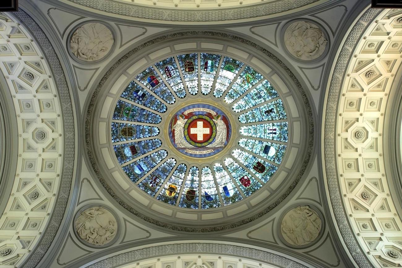 «Unus pro omnibus, omnes pro uno. Einer für alle, alle für einen.» Für Felix Hafner umschreibt dieser Spruch in der Kuppel des Bundeshauses in Bern als Leitmotiv das Verhältnis der Glaubens­gemeinschaften zu Gesellschaft und Staat.