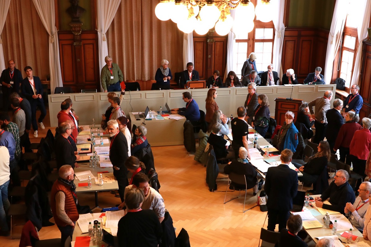 Die Stimmenzählerinnen und -zähler waren an der Synodesitzung der Evangelischen Landeskirche des Kantons Thurgau häufig gefordert. (Bild: Claudia Koch)