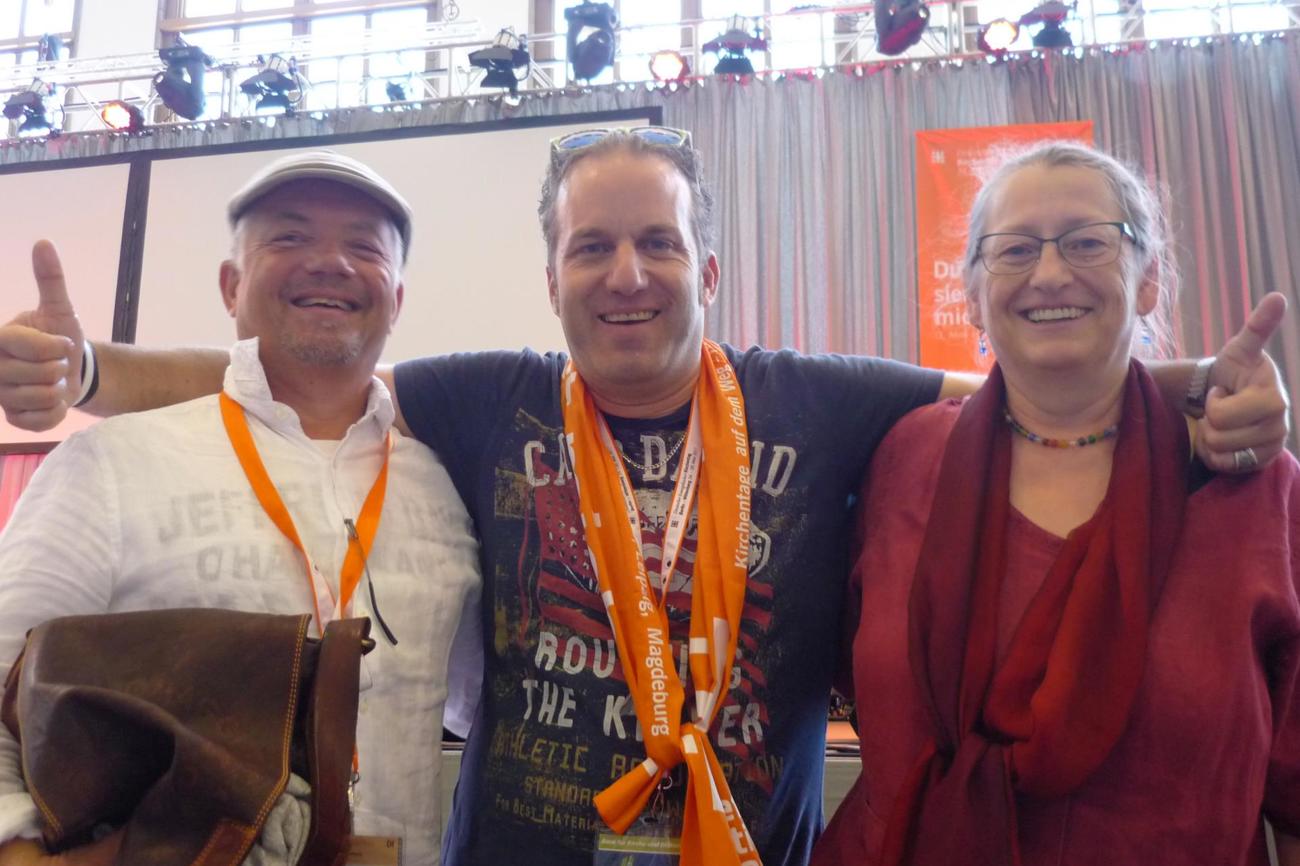 Drei Thurgauer Pfarrpersonen am Kirchentag in Berlin: Arno Stöckle, Dirk Oesterhelt und Elisabeth Jahrstorfer.