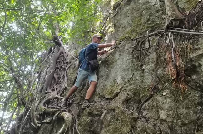 Batu Punggul Einstieg In Den Fels Batu Punggul Einstieg In Den Fels