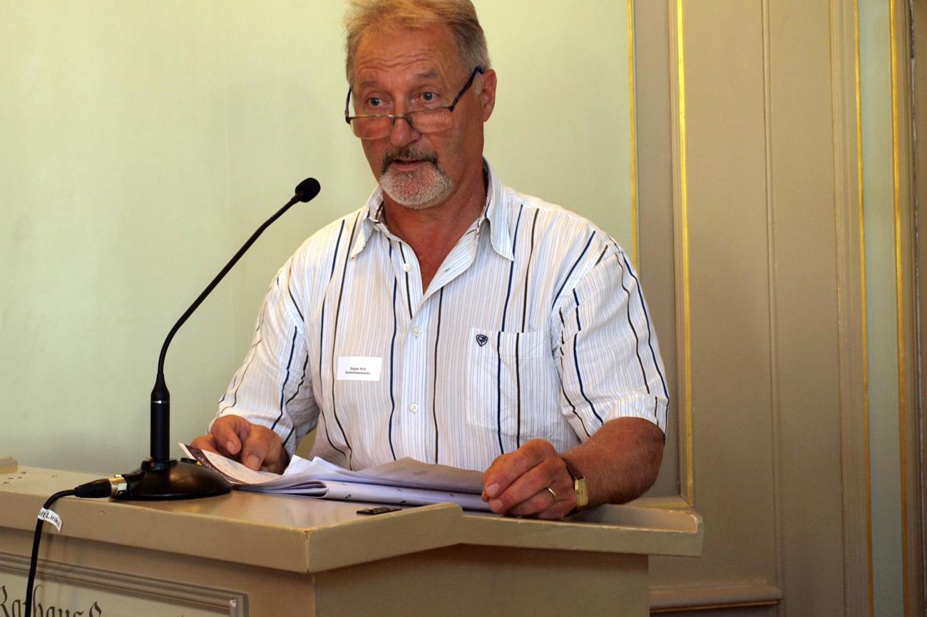 Teilerfolg für Rolf Ziegler: Die regelmässigen Sonntagsgottesdienste bleiben, werden jedoch in einer zusätzlichen Gesprächssynode behandelt. (Bild: brb)