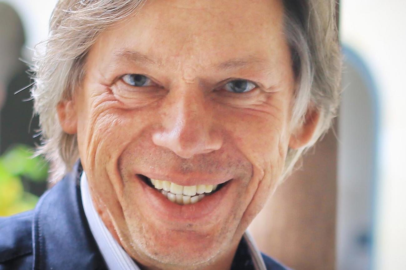 An der Universität Zürich ist Thomas Schlag, 54, Professor für Praktische Theologie mit den Schwerpunkten Religionspädagogik, Kirchentheorie und Pastoraltheologie und Direktor des Universitären Forschungsschwerpunktes «Digital Religion(s)» (2021-2032). Zudem ist er Vorsitzender der Leitung des Zentrums für Kirchenentwicklung.