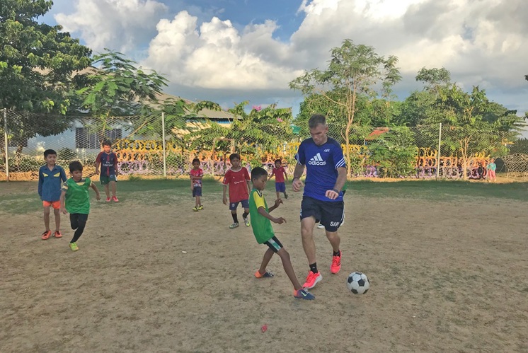 Mit Fussball Kindern geholfen Mit Fussball Kindern geholfen