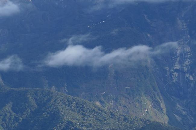 Mt. Kinabalu - dezent eingehüllt... Mt. Kinabalu - dezent eingehüllt...