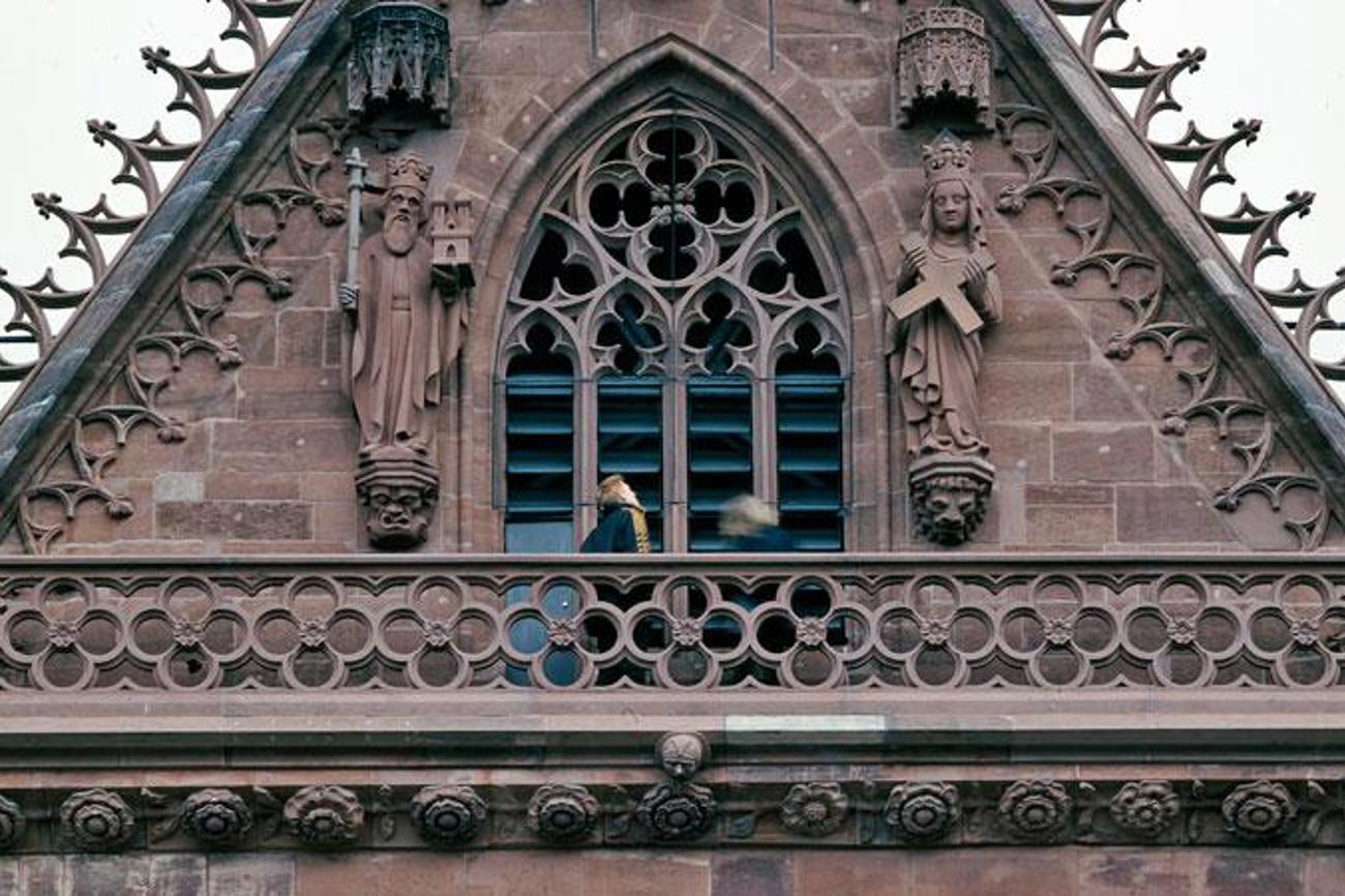 Am Westgiebel des Münsters wacht das Stifter- und Kaiserpaar Heinrich II. und Kunigunde über seinen Dom.|Erik Schmidt