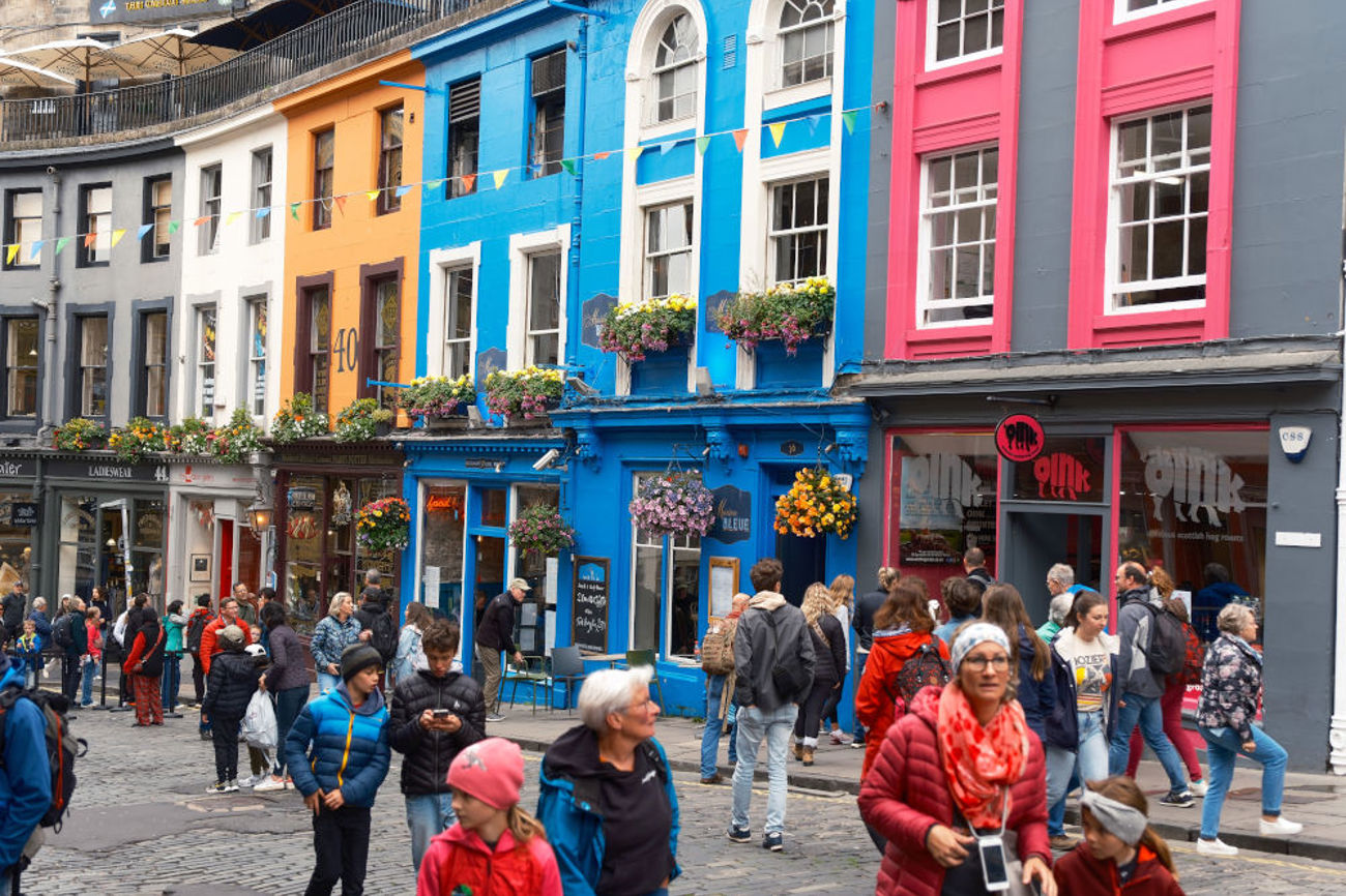 Menschen unterwegs in Edinburg. Foto: sy