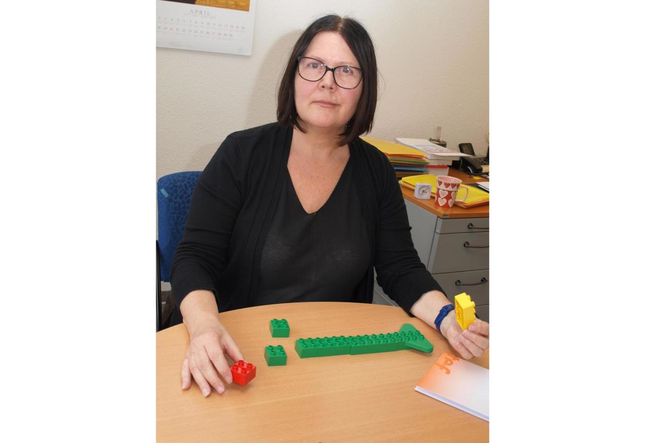 tef-Beraterin Rosmarie Günthör: «Wenn in der aktuellen Lebenssituation kein Stein mehr auf dem anderen zu stehen
scheint, kann Wohnen auf Zeit ein Baustein sein, der Wege ebnet und wieder zur Startbahn verhilft.» (Bild: brb)