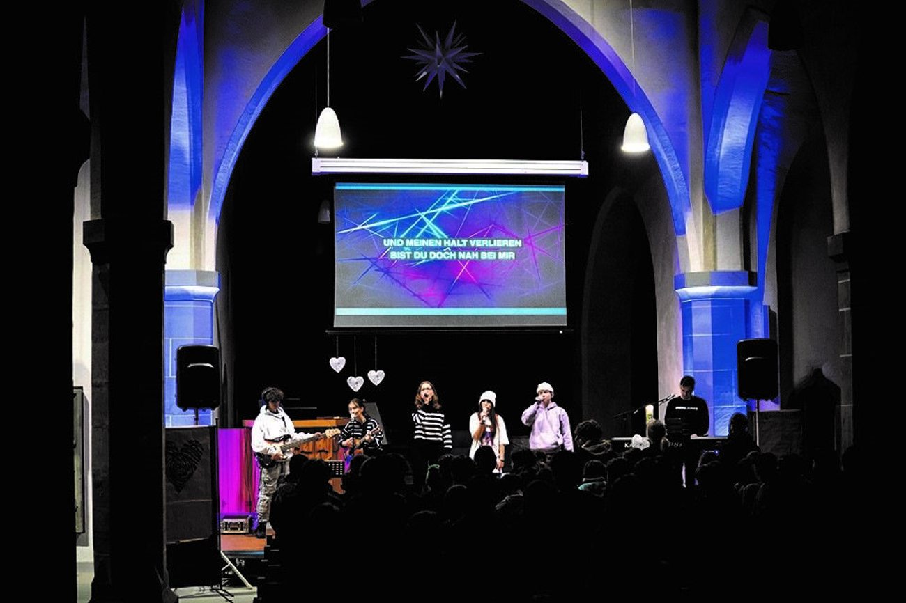 Youth Church: Die Jugendgottesdienste nach eigenem Drehbuch locken alle Generationen in die Kirche. (Bild: zVg)