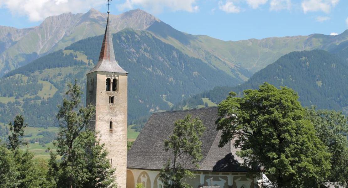 Die Pfarrkirche Pleif ist seit Urzeiten das geistige Zentrum des Val Lumnezia.