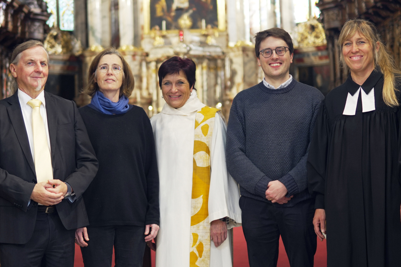 Sie gestalten den letzten Fernseh-Weihnachtsgottesdienst: v.l.: Winfried Bader, Christkatholischer Theologe, Ulrike Grosch, Leiterin Franziskanerchor Luzern, Gudrun Dötsch, Pfarreileiterin St. Maria zu Franziskanern, Freddie James, Organist und Claudia Speiser, Pfarrerin Reformierte Kirche Emmen-Rothenburg. | Foto: Raul Steffer