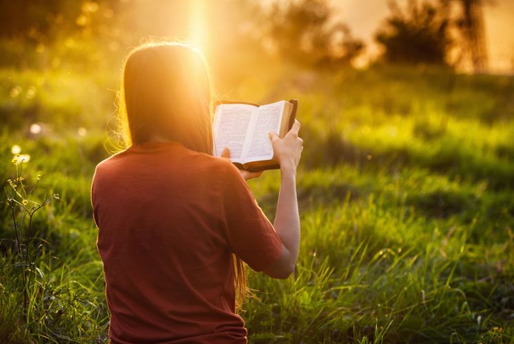 Religion: Warum zeigen Junge mehr Interesse?