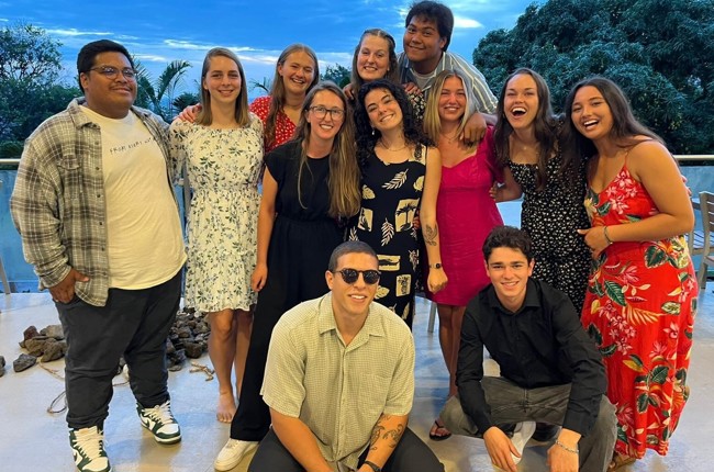 Manuel Ditthardt (unten rechts) mit dem Outreach-Team auf Samoa.