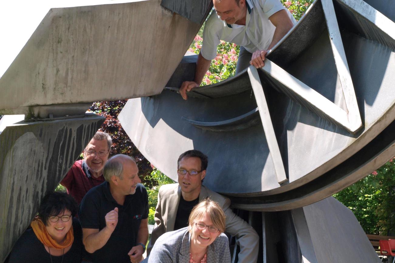 Orientierten über den Bodensee-Kirchentag und laden mit dem Motto «Komm ‘rüber» ein, Grenzen zu überschreiten und neue Wege zu wagen (von links): Synodevorsitzende Sabine Neufang, Pastor Hans Buser, Jugendbeauftragter Daniel Scherrer, Pfarrer Gunnar Brendler, Leiterin Citypastoral Konstanz Monika Pätzel, oben: Dekanatsreferent Ralph Haas.