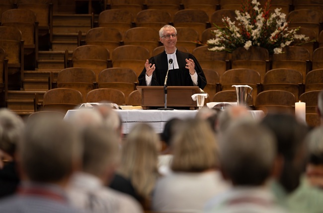 Einsetzungsgottesdienst mit dem Oltener Stadtpfarrer Uwe Kaiser. Einsetzungsgottesdienst mit dem Oltener Stadtpfarrer Uwe Kaiser.