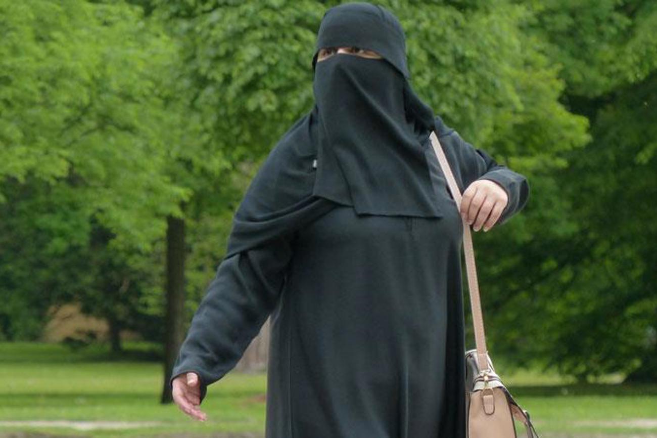 Burkas und Niqabs wie hier im Bild sind in Zukunft im Kanton St. Gallen verboten.|pixabay