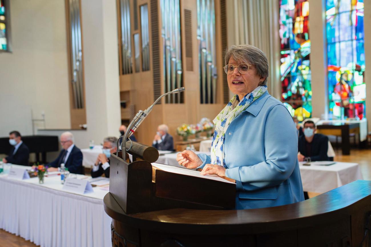 EKS-Präsidentin Rita Famos besuchte die Synode in Luzern.