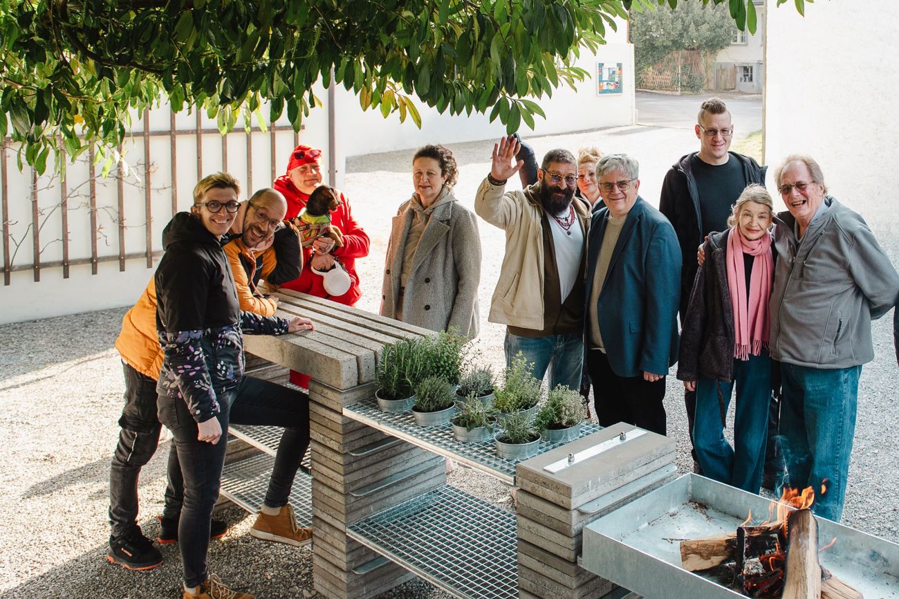 Die kirchliche Begegnungsstätte Open Place in Kreuzlingen ist um einen Hochbeet-Grill-Tisch reicher. (Bild: Benjamin Arntzen)