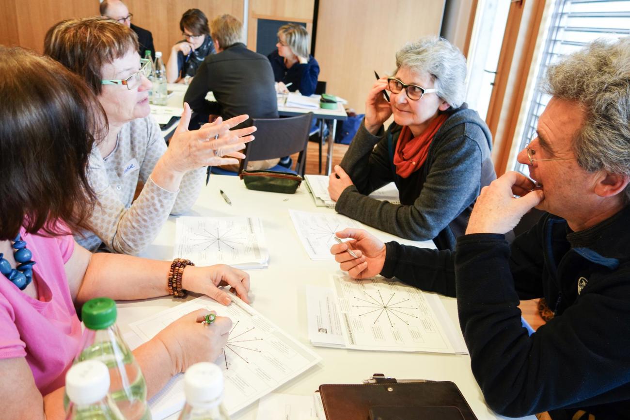 Den persönlichen Austausch sowie die entstandenen Beziehungen schätzen Teilnehmende am Lehrgang
«Gemeinde gestalten» besonders. (Bild: zVg)