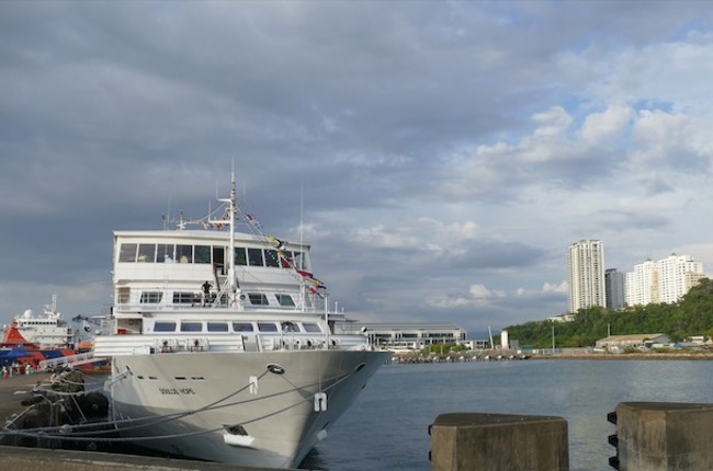 Die Doulos Hope im Hafen von Kota Kinabalu 2