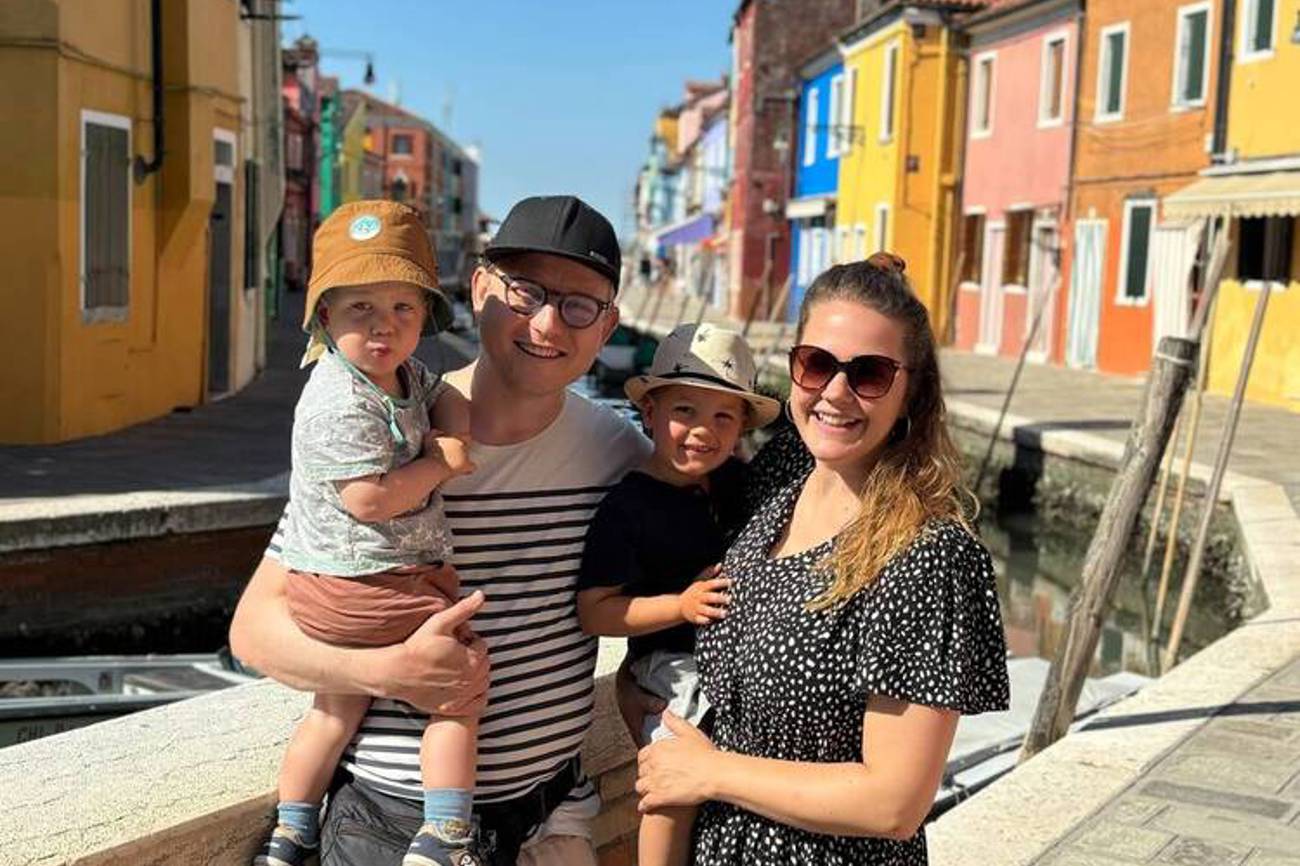 Familie Rüegger – hier in Burano – wurde nicht «ferienmüde»: Wie man Ferien spirituell erholsam gestalten kann. (Bild: zVg)