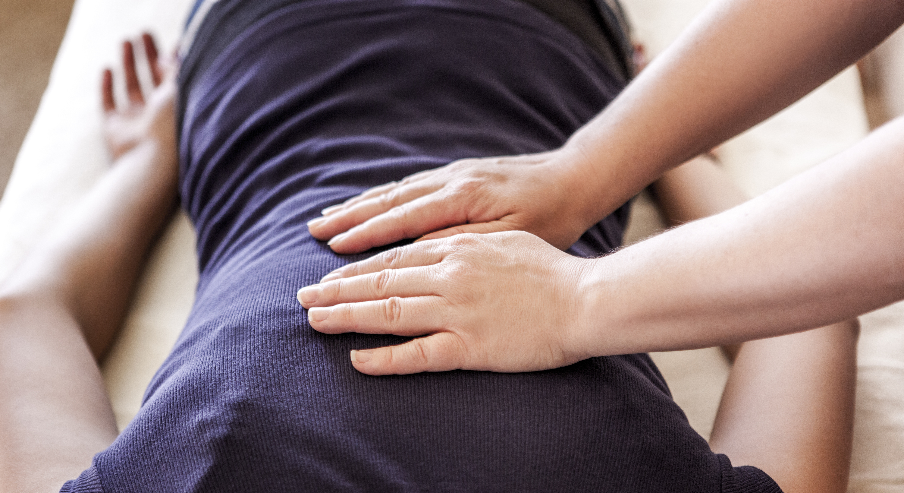 iStock-181860844_Haende_Handauflegen.jpg (5)