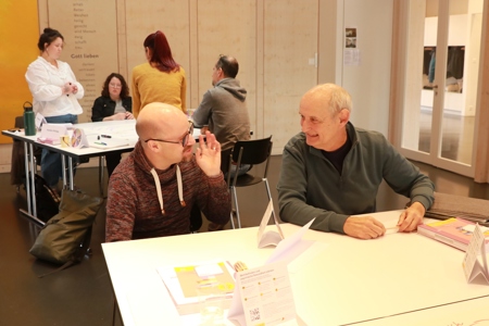 Hinsehen, zuhören, handeln