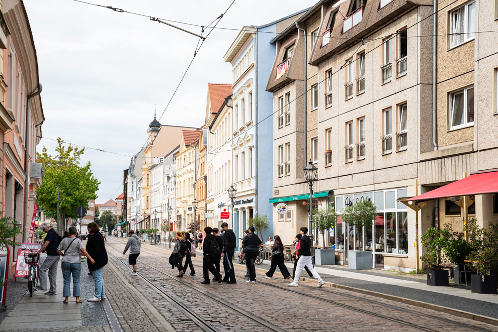 Cottbus ist eine Studentenstadt. In seiner ökumenischen Arbeit hat Studentenpfarrer Lukas Pellio nicht nur mit christlichen Studierenden zu tun. | Foto: Vera Rüttimann